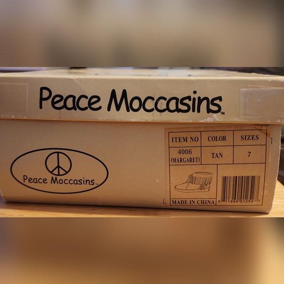 Peace moccasin boots. Ladies size 7. Tan - Picture 7 of 9